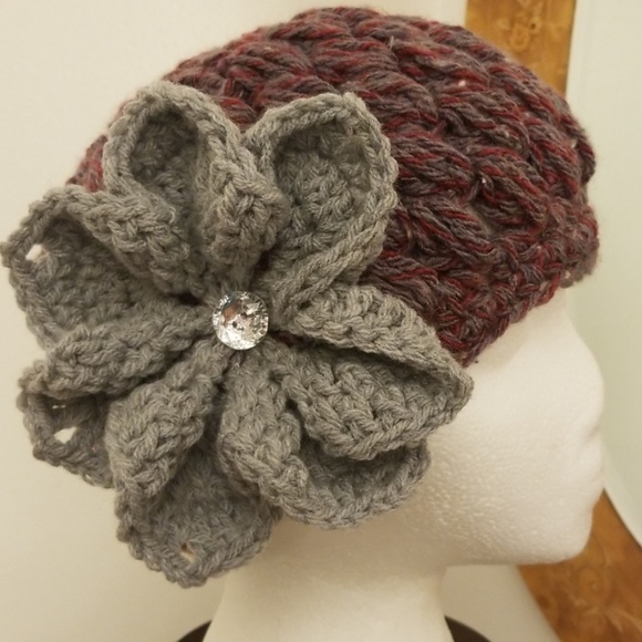 Example of hat with flower - Picture 4 of 6